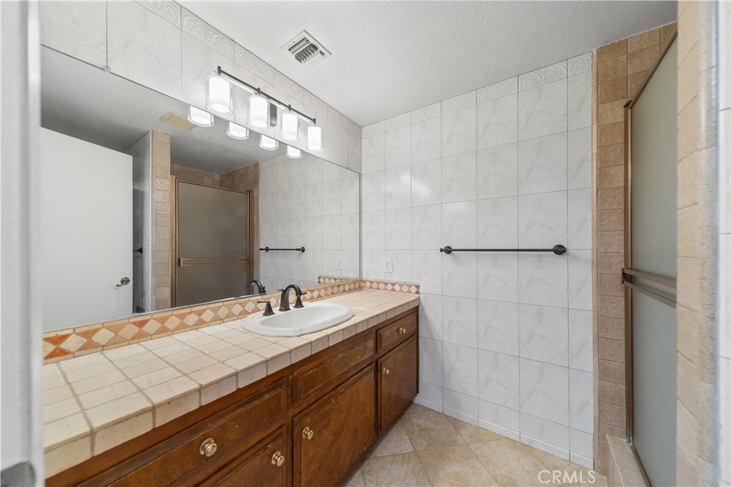 638 E Northridge Avenue