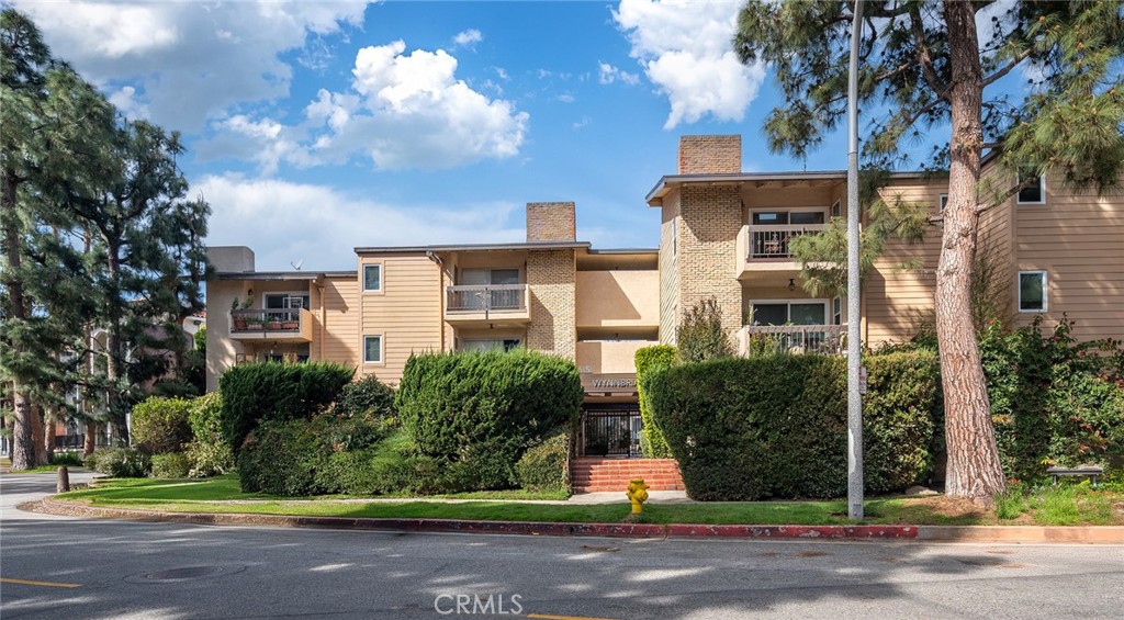 6151 Canterbury Drive 307