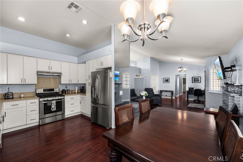 2806 Eaglecrest Place