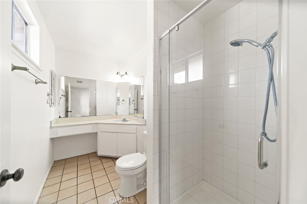 750 E 5th Street 33