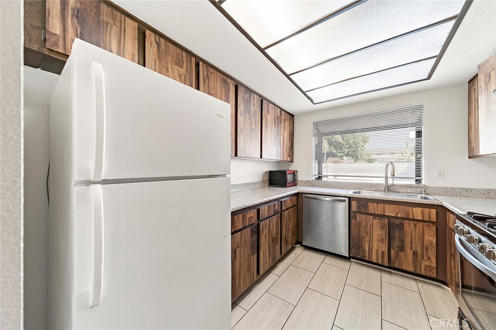 750 E 5th Street 33