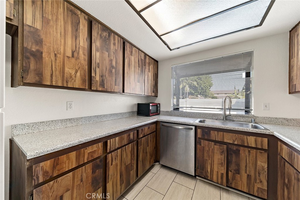 750 E 5th Street 33