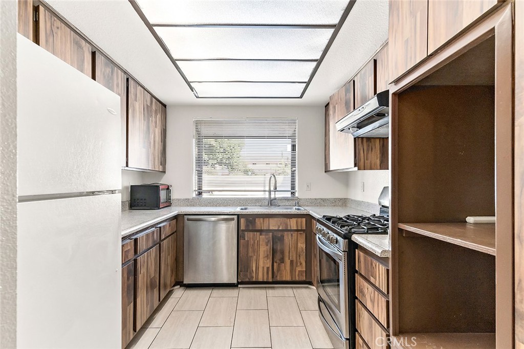 750 E 5th Street 33
