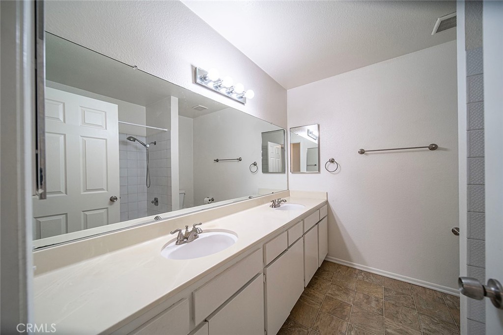 750 E 5th Street 33