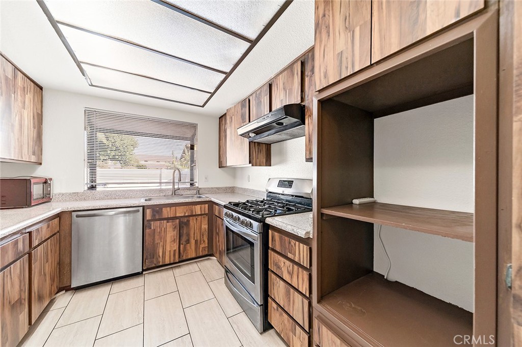 750 E 5th Street 33