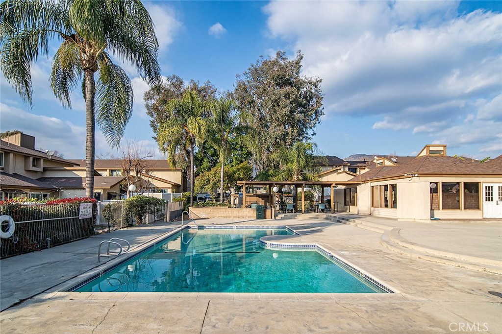 750 E 5th Street 33