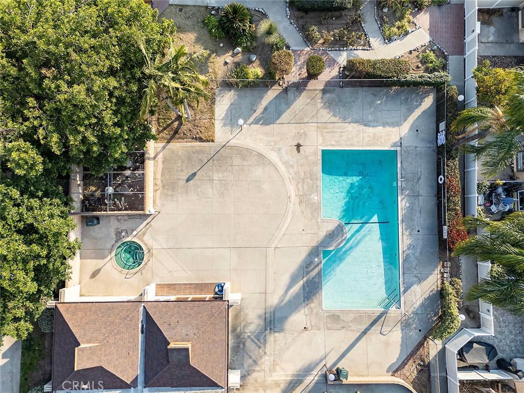 750 E 5th Street 33