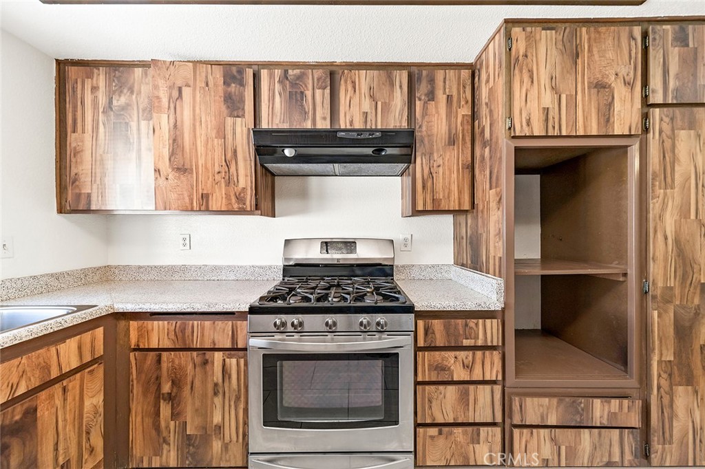 750 E 5th Street 33
