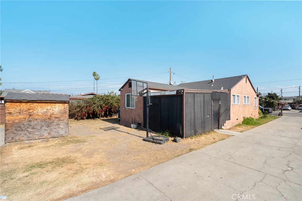 2467 Tamora Avenue