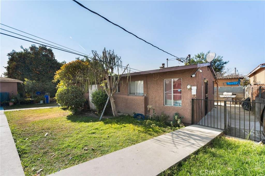 2467 Tamora Avenue