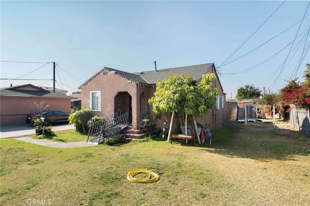 2467 Tamora Avenue
