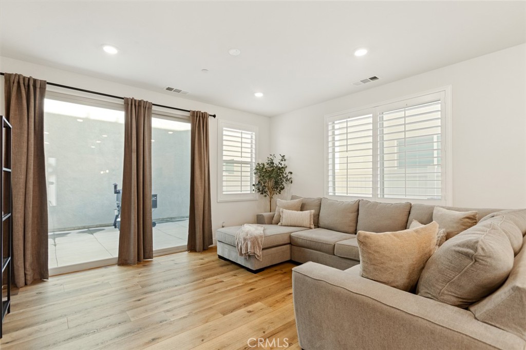 3657 E Eames Street