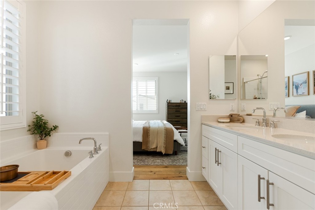 3657 E Eames Street