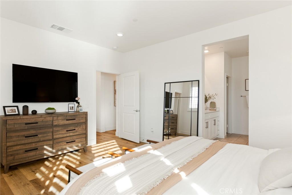 3657 E Eames Street