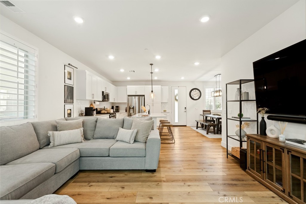 3657 E Eames Street