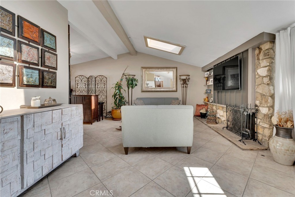 903 Crest Vista Drive