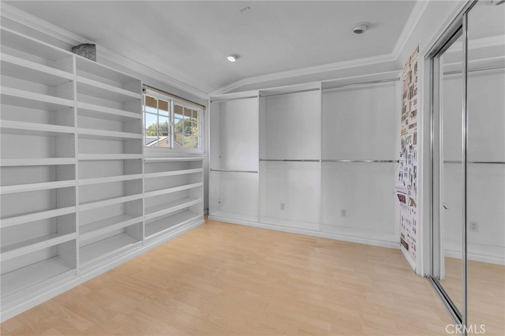 903 Crest Vista Drive