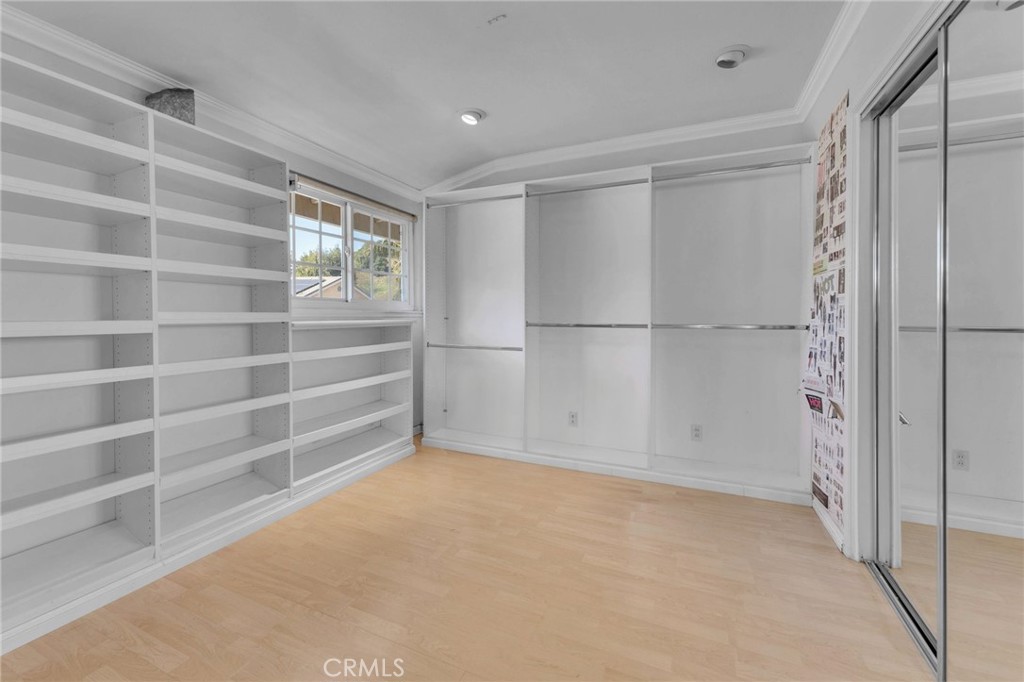 903 Crest Vista Drive