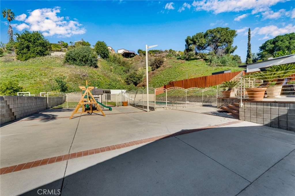 903 Crest Vista Drive