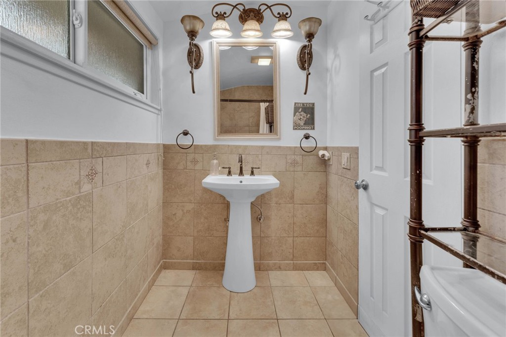 903 Crest Vista Drive