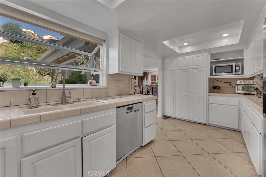 903 Crest Vista Drive
