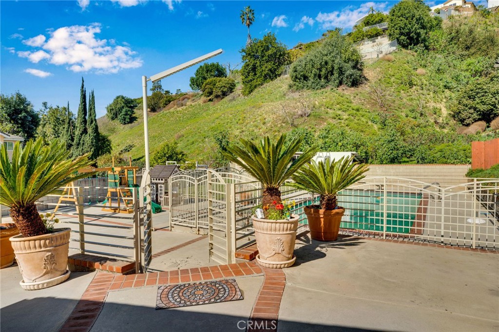 903 Crest Vista Drive