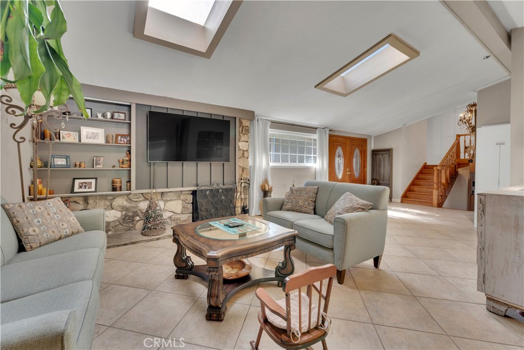 903 Crest Vista Drive