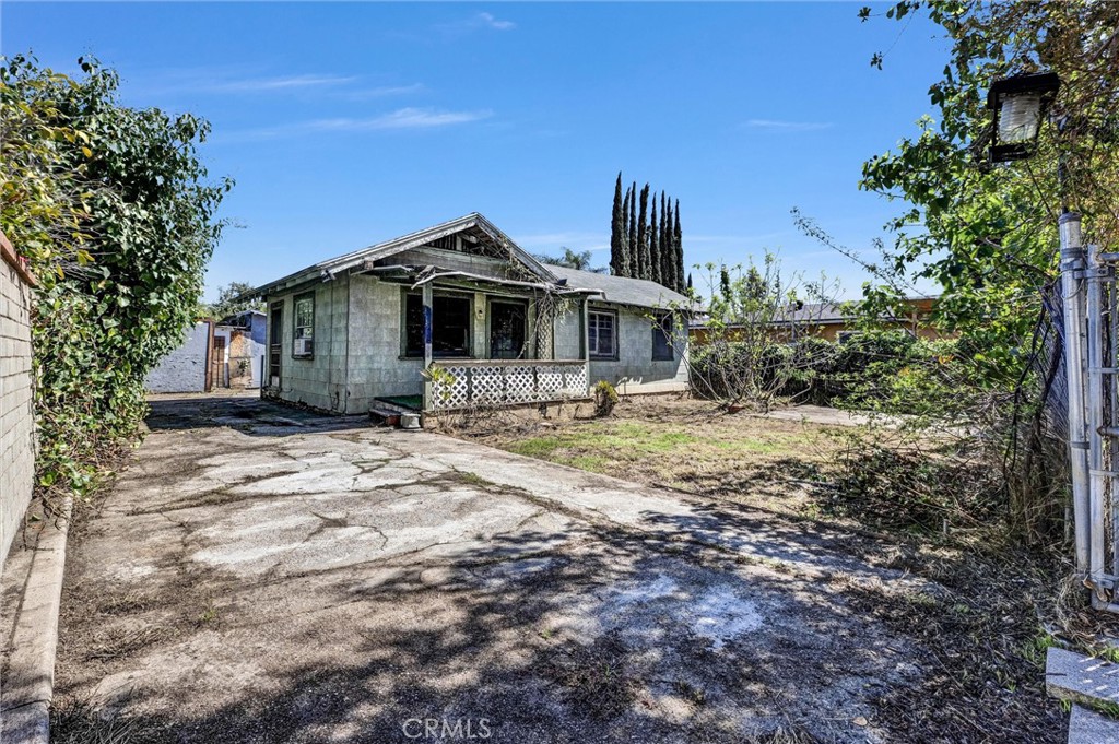 290 N Oak Avenue