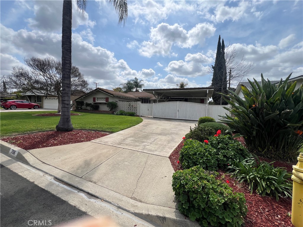 706 E Herring Avenue