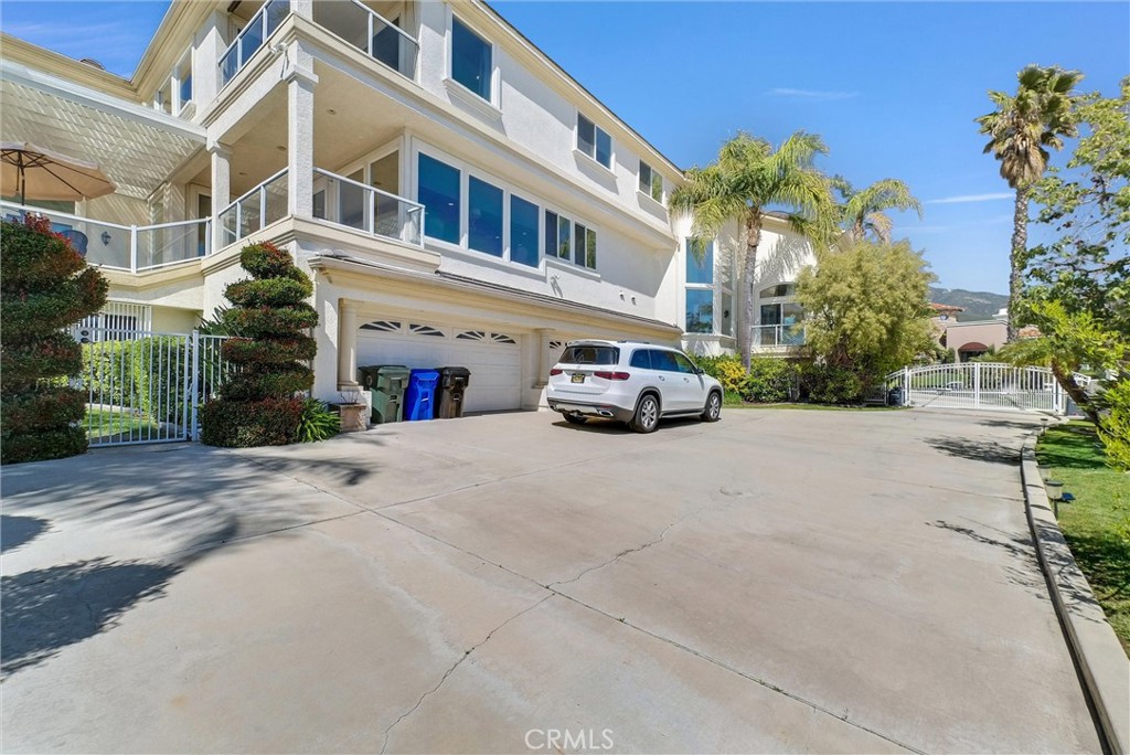 10817 Carriage Drive
