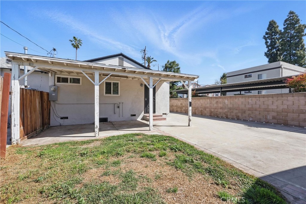 19526 E Cienega Avenue