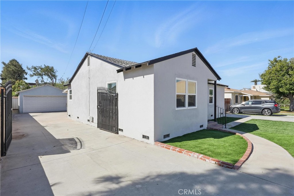19526 E Cienega Avenue