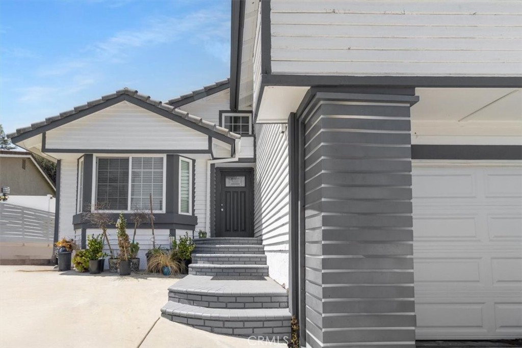 11 Rainbow Ridge Road