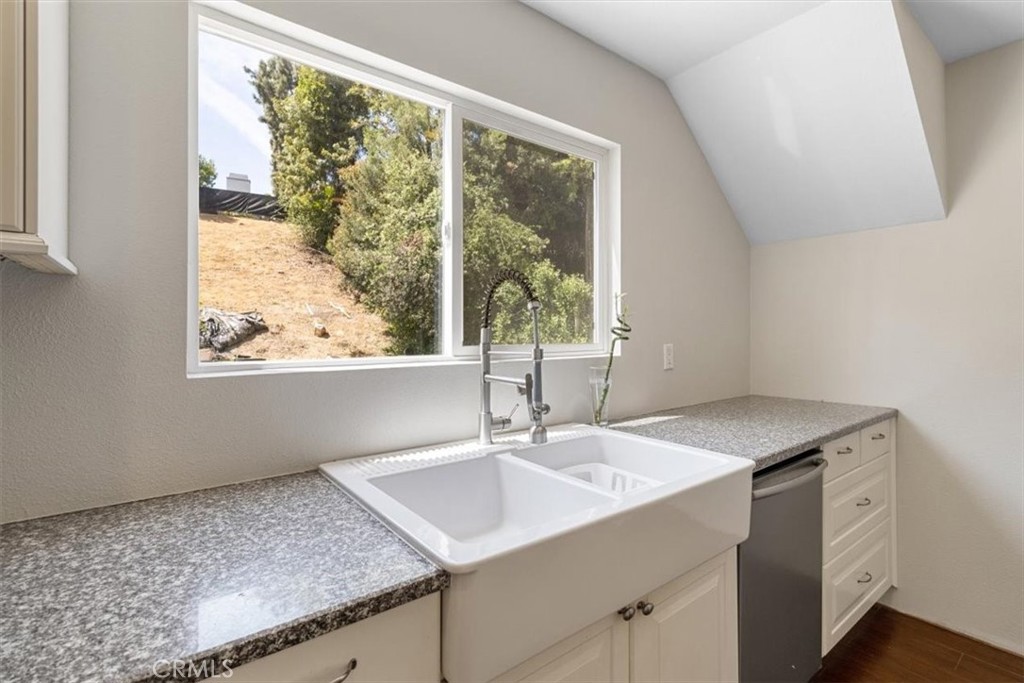 11 Rainbow Ridge Road