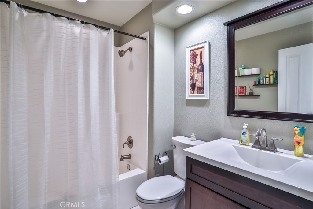 15043 Avenida Compadres