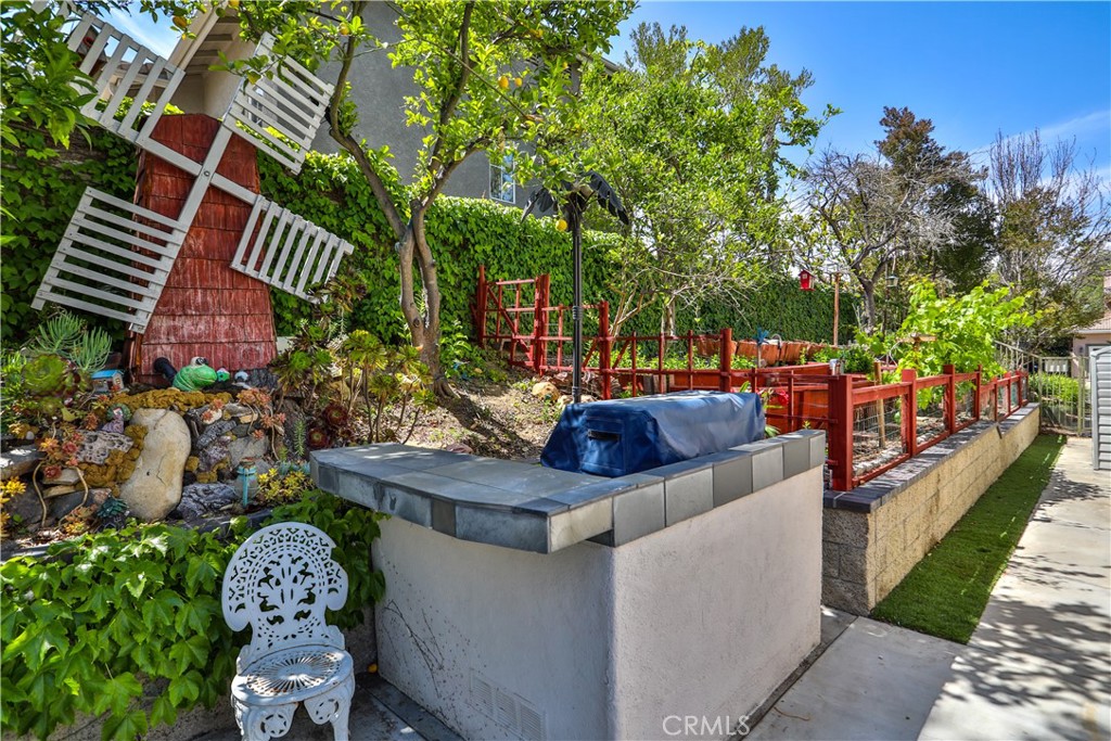 15043 Avenida Compadres