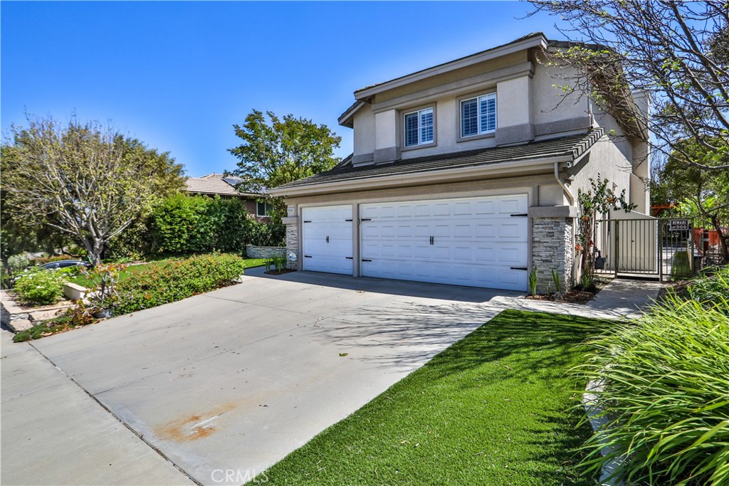 15043 Avenida Compadres