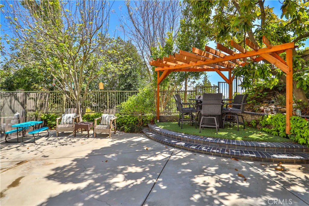 15043 Avenida Compadres