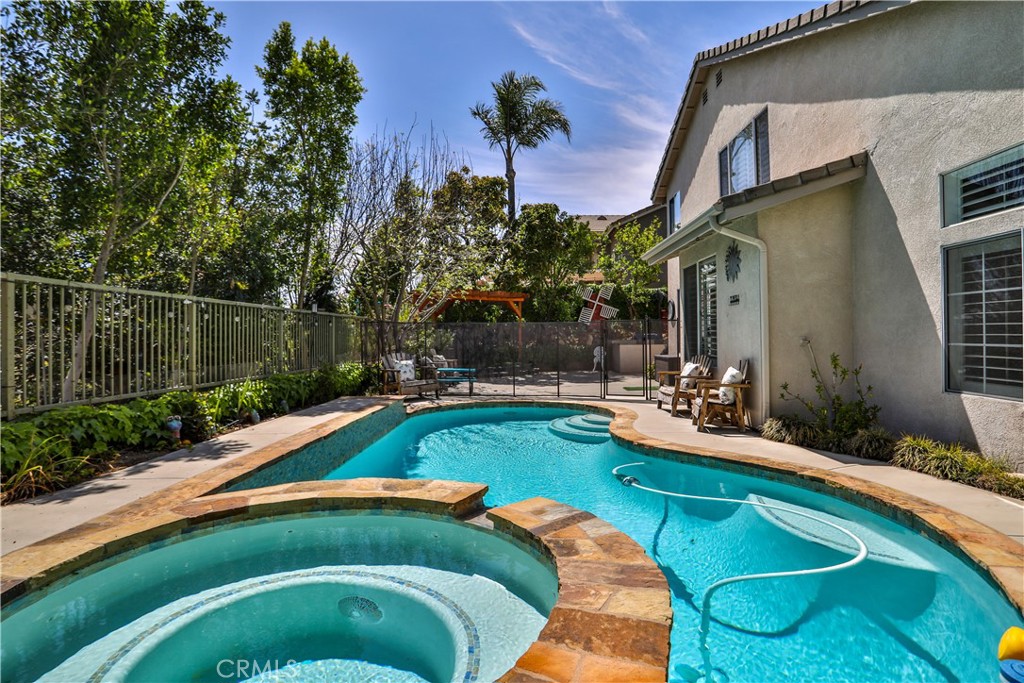 15043 Avenida Compadres