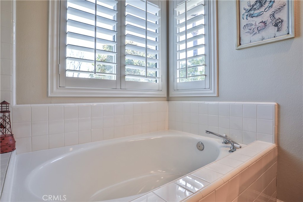 15043 Avenida Compadres