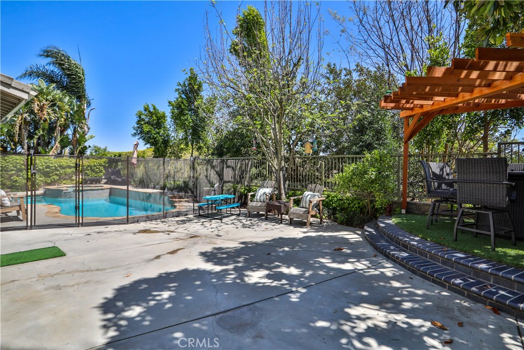 15043 Avenida Compadres