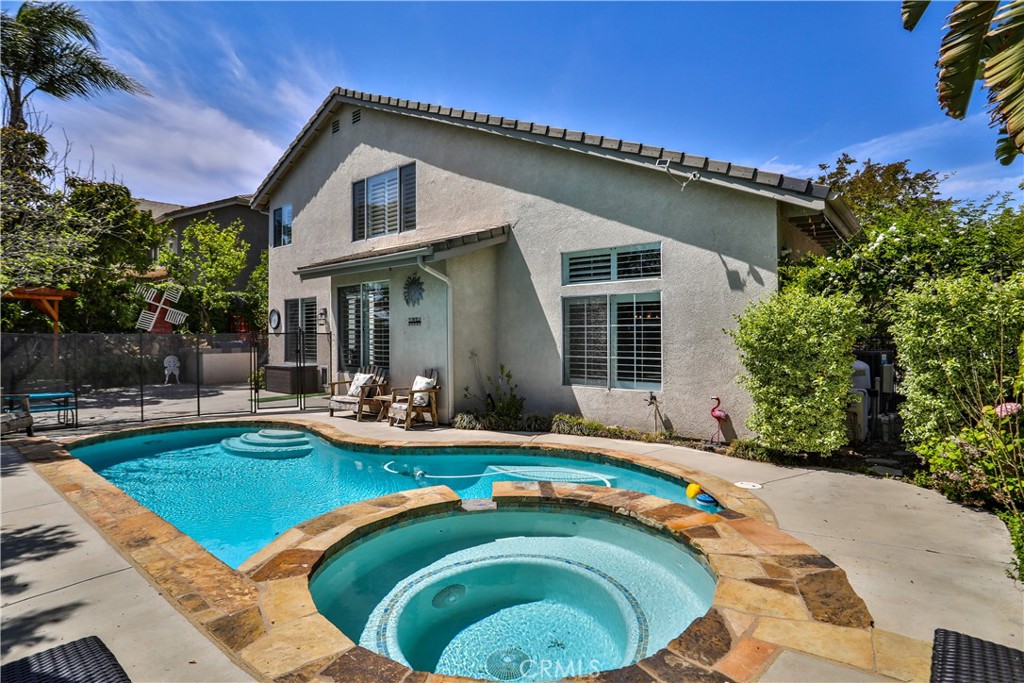 15043 Avenida Compadres