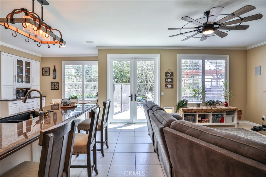 15043 Avenida Compadres