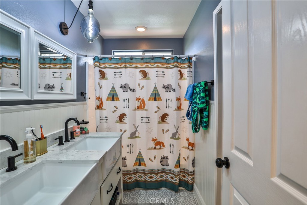 15043 Avenida Compadres