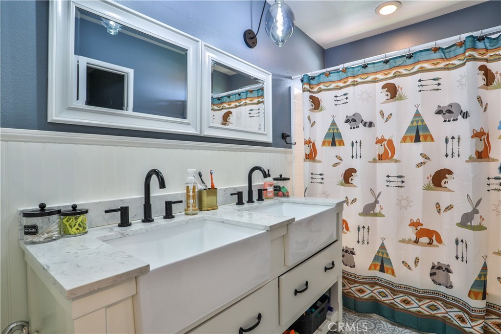 15043 Avenida Compadres