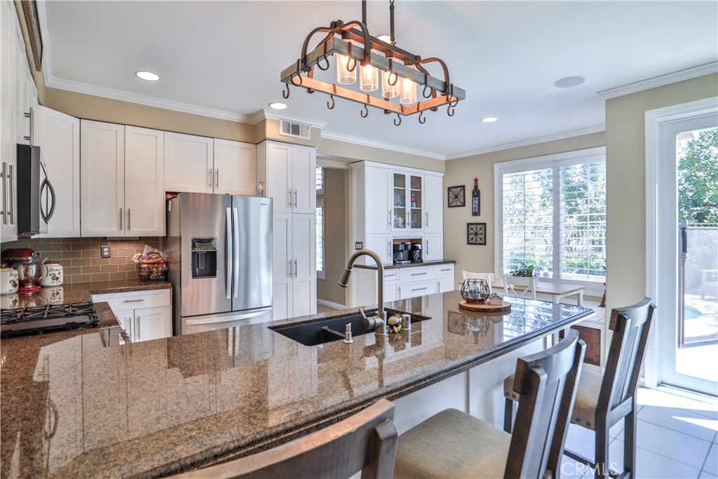 15043 Avenida Compadres