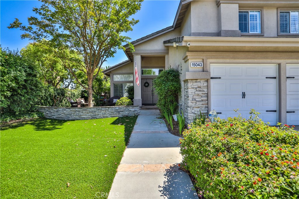 15043 Avenida Compadres