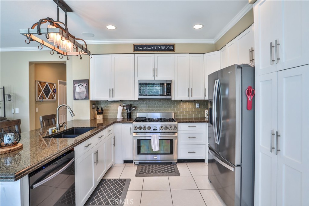 15043 Avenida Compadres