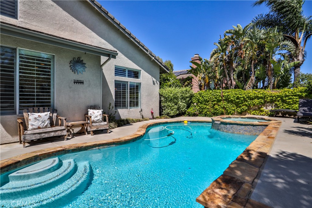 15043 Avenida Compadres