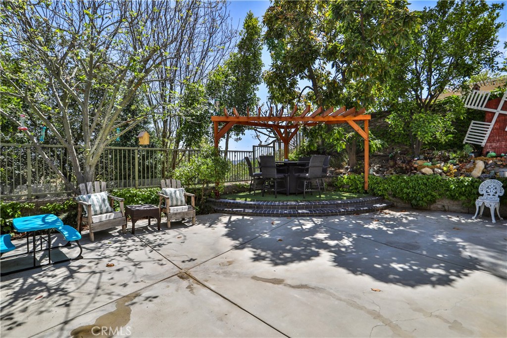 15043 Avenida Compadres